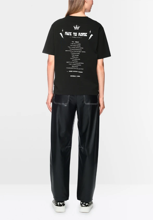 T-SHIRT Z MOTYWEM FESTIWALOWYM CZARNY
