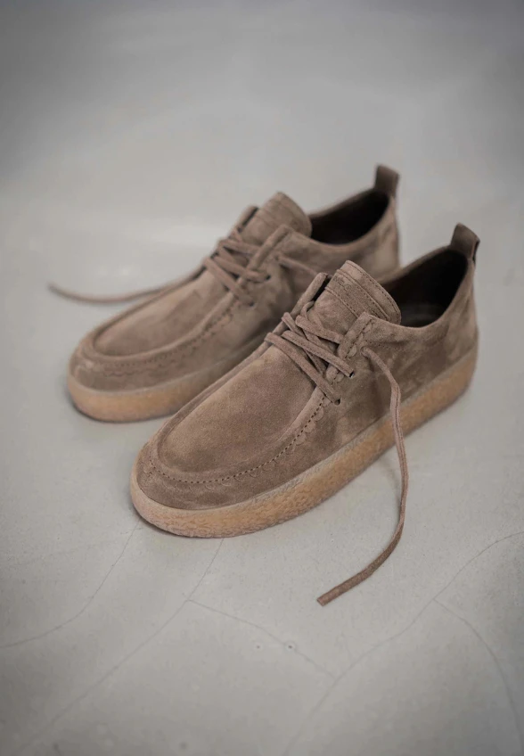 SNEAKERSY PIT Z ZAMSZOWEJ SKÓRY TAUPE