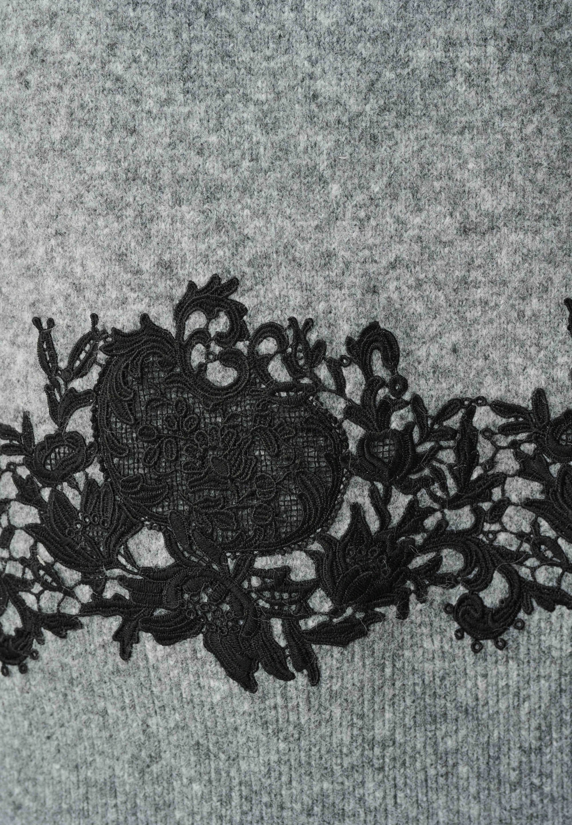 SWETER Z APLIKACJĄ KORONKOWĄ SZARY
