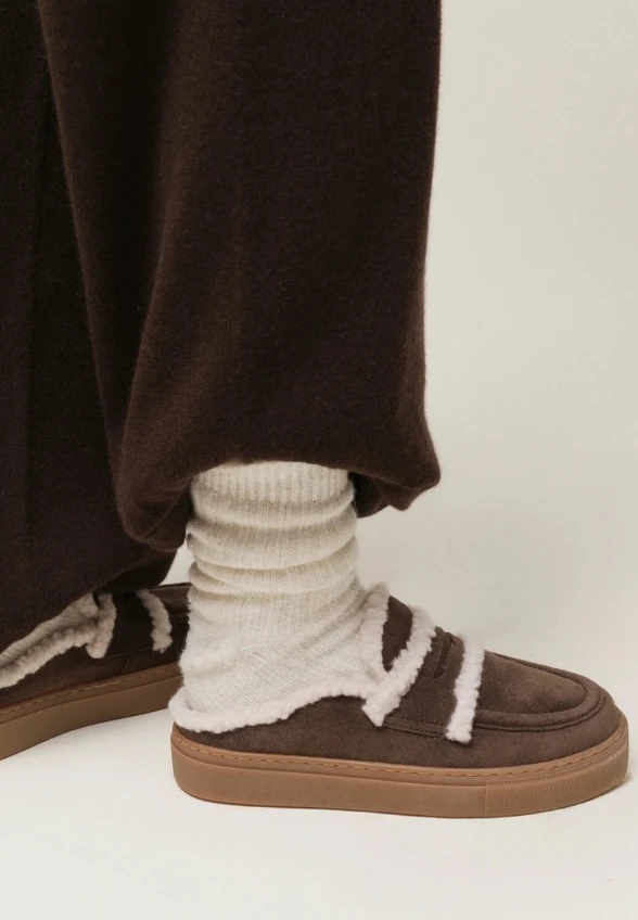 MULE WOOL CIEMNY BRĄZ