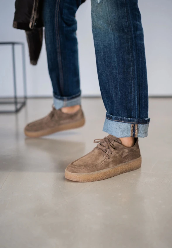 SNEAKERSY PIT Z ZAMSZOWEJ SKÓRY TAUPE