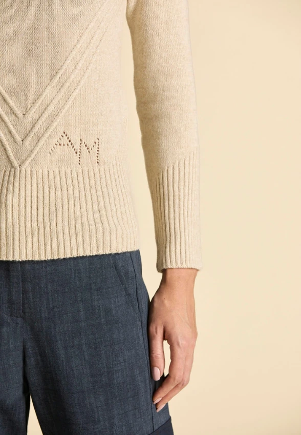 SWETER Z DOMIESZKĄ KASZMIRU KREMOWY