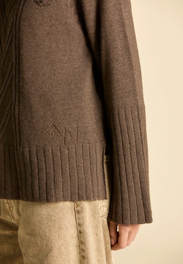 SWETER Z DOMIESZKĄ KASZMIRU  BRĄZOWY