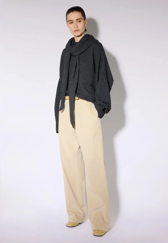 SWETER Z WBUDOWANYM SZALIKIEM ANTRACYTOWY