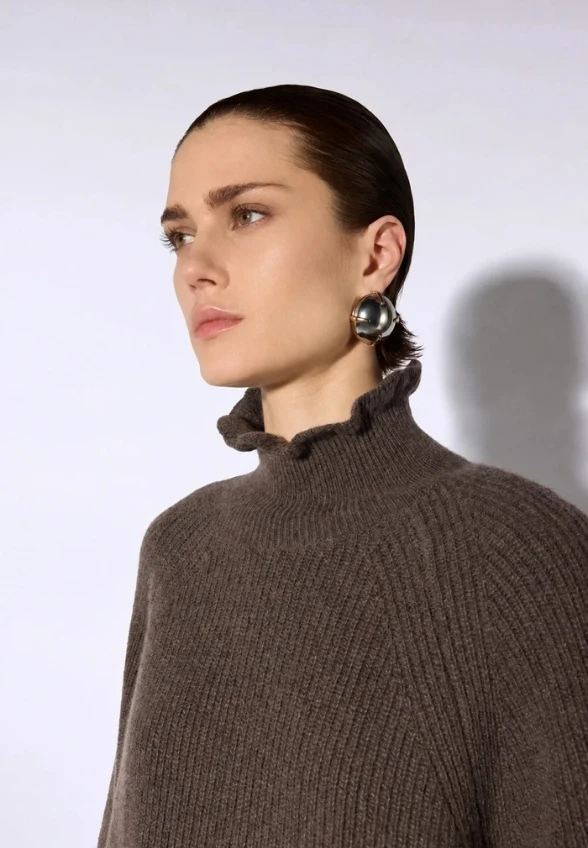 SWETER KASZMIROWY ZE STÓJKĄ BRĄZOWY