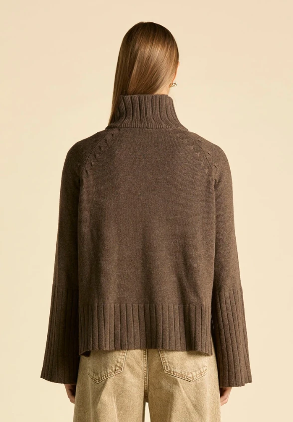 SWETER Z DOMIESZKĄ KASZMIRU  BRĄZOWY